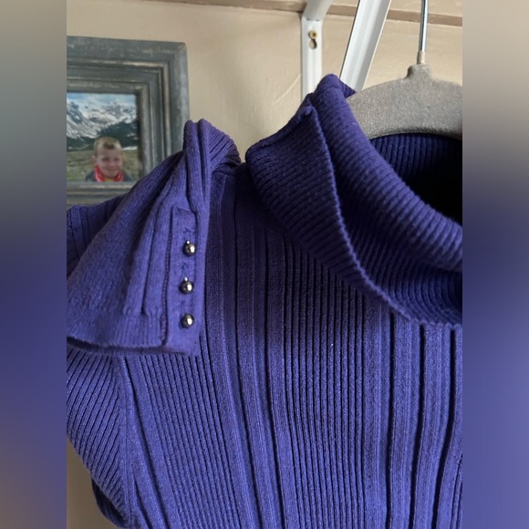 White House Black Market sweater - Picture 4 of 4